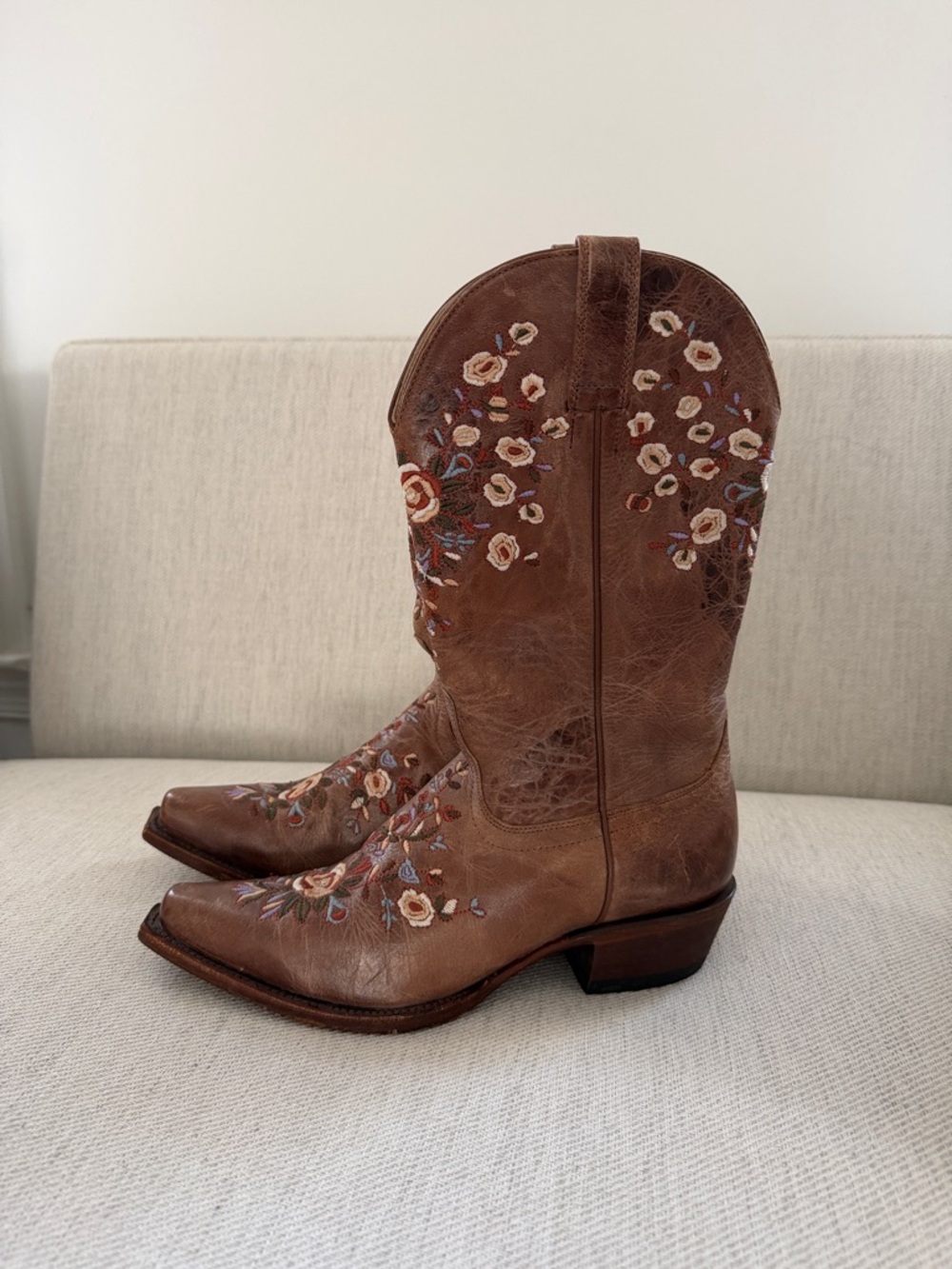 Authentic Shyanne genuine leather Embroidered Floral Cowboy Boots size 8